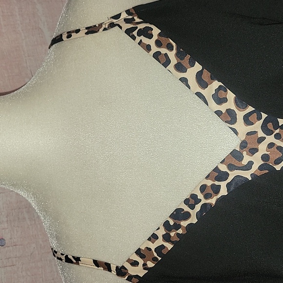 Lightweight Leopard Print Tank Top - Picture 2 of 5